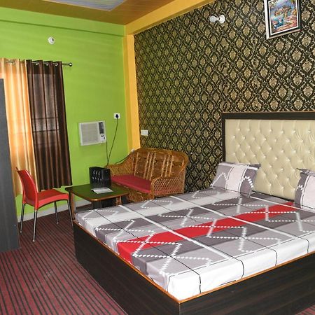 Hotel Mountain View And Rooftop Restaurant Pithorāgarh Eksteriør billede