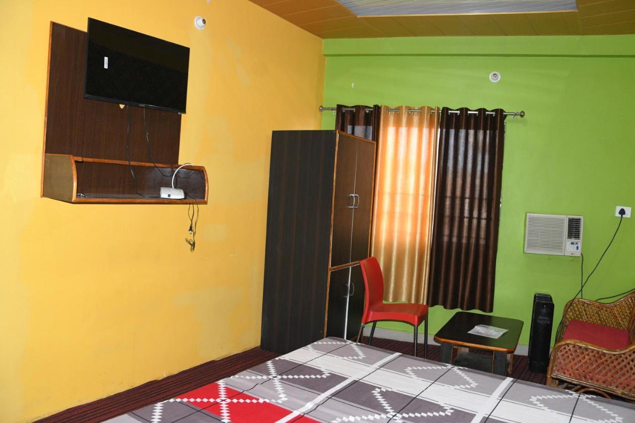 Hotel Mountain View And Rooftop Restaurant Pithorāgarh Eksteriør billede