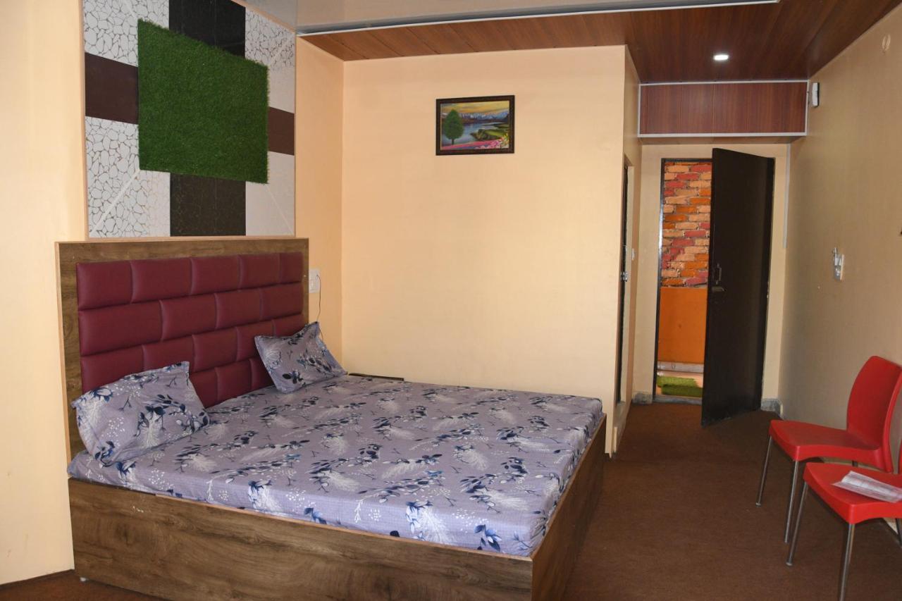 Hotel Mountain View And Rooftop Restaurant Pithorāgarh Eksteriør billede