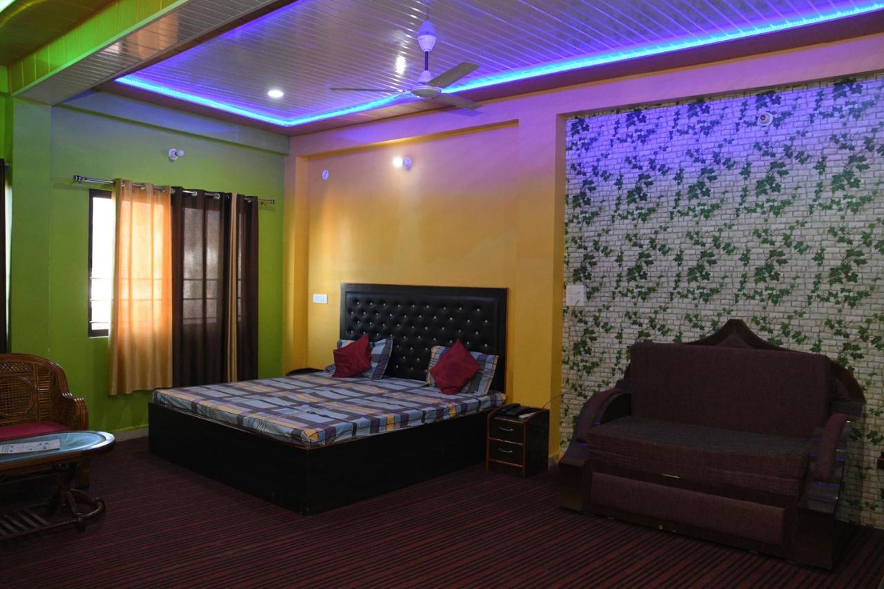 Hotel Mountain View And Rooftop Restaurant Pithorāgarh Eksteriør billede
