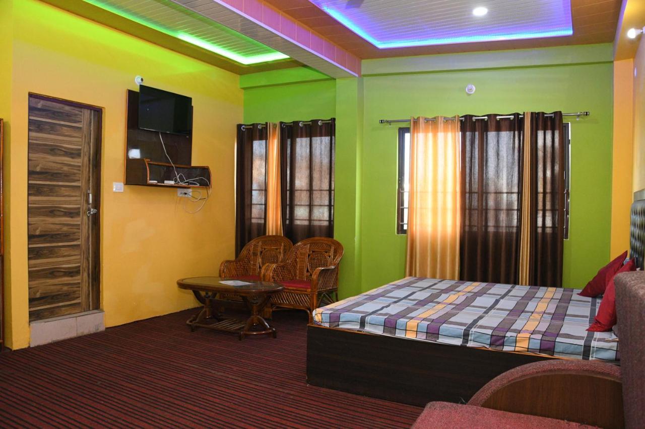 Hotel Mountain View And Rooftop Restaurant Pithorāgarh Eksteriør billede